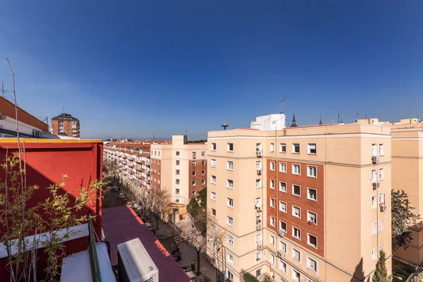 Фасади Житлових Будинків Вигляд Вулиці Мадриді Сонячний Весняний День — стокове фото