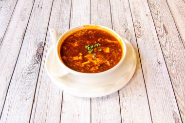 Pekin sıcak ve ekşi çorbası, çeşitli Asya mutfağı geleneklerinde bulunan ve onu baharatlı ve ekşi yapan bir çorba türüdür.