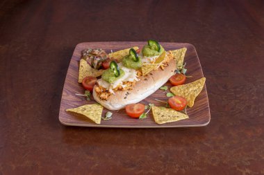 Mauritius 'ta bilinen bu sebzenin kabağa benzer özel bir tadı yoktur. Sebzeler dilimleniyor ve soteleniyor..