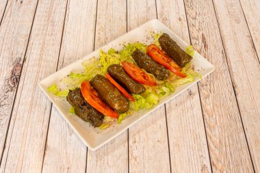 Yaprak, domuz eti, kuzu eti ve pirinçle doldurulmuş sultana üzümü adı verilen çeşitli üzümlerden yapılan üzüm yapraklarından yapılan yemeklerin genel adıdır..