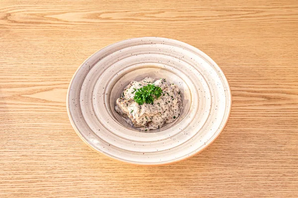 Tortellini, Tortellini 'ye benzer ama daha büyük ve farklı uçları olan Kuzey İtalyan makarnalarıdır. İçleri ricotta peyniri ve maydanoz ve ıspanak gibi yapraklı sebzelerle dolu..