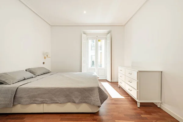 Bedroom Double Bed Gray Bedspread White Wooden Chest Drawers Balcony — Stock Photo, Image