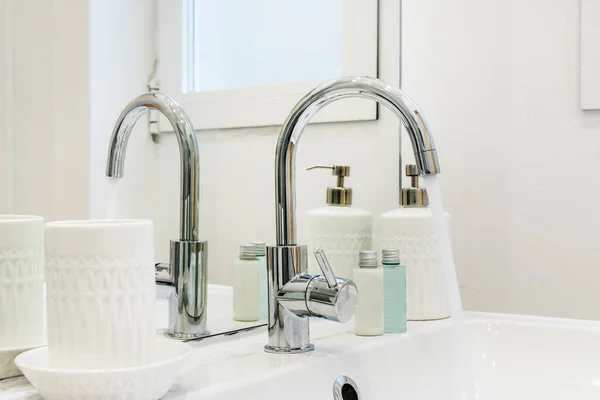 Detail Chrome Faucet Sink Matching White Porcelain Glass Bowl — ストック写真