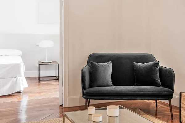 Decorative Details Living Room Dark Green Velvet Upholstered Armchair Access — стоковое фото