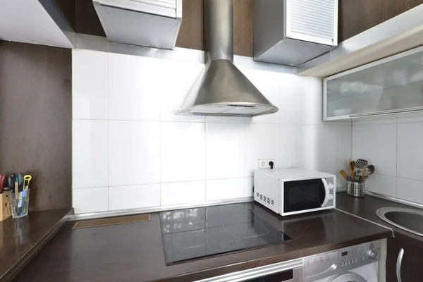 Kitchen Dark Wood Cabinets Matching Countertop Built Gray Appliances — Stock Photo, Image