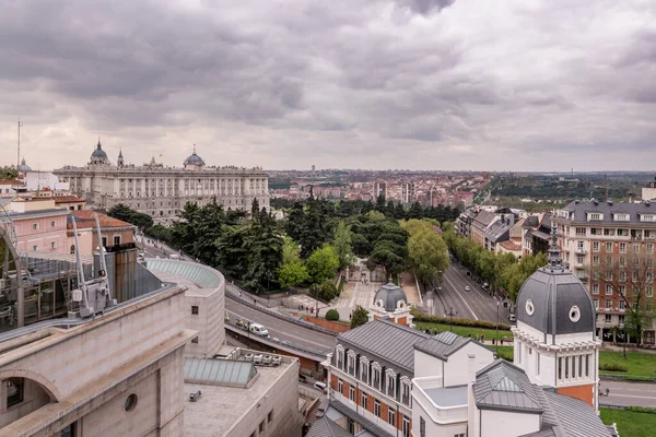 Rooftops Facades City Madrid Royal Palace Predominating Horizon Many Clouds — Stock Photo, Image