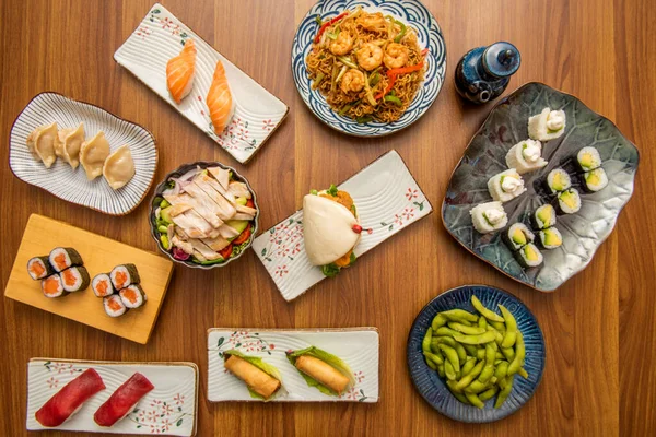 Set Asian Food Dishes Sushi Avocado Maki Shrimp Noodles Soy — Stockfoto