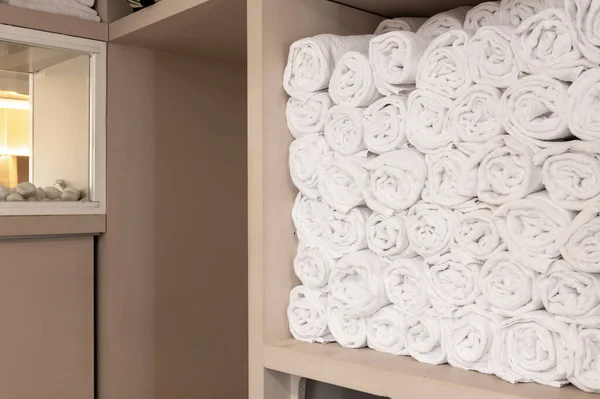 Lots Rolled White Towels Beauty Salon — Fotografia de Stock