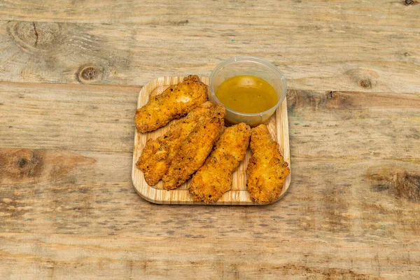 Chicken wings are made from meat cut from the breast, although this is not always the case and it is common to use processed minced meat.