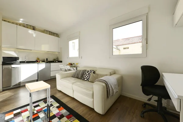 Studio Living Room White Leather Sofa Open Plan Kitchen Light — Stock Photo, Image