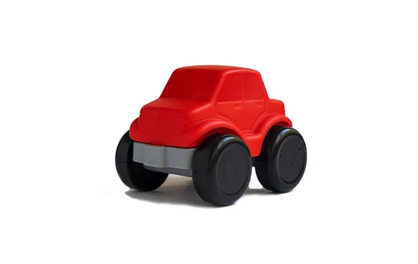 Enfant voiture jouet rouge sur un fond blanc. — Photo