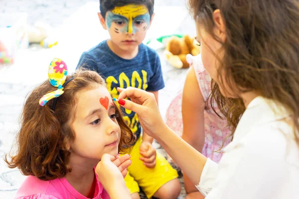 Baku Azerbaijan May 2019 Girl Draws Little Girl Aqua Makeup — Stock Photo, Image