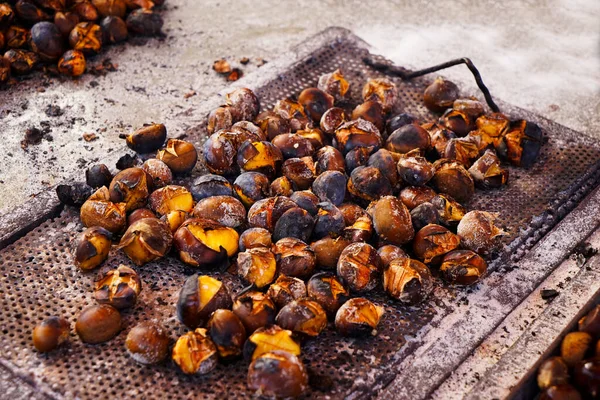 Fried Chestnuts Street Street Food Roasted Chestnuts — стоковое фото