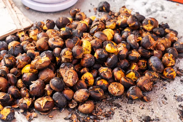 Fried Chestnuts Street Street Food Roasted Chestnuts — стоковое фото