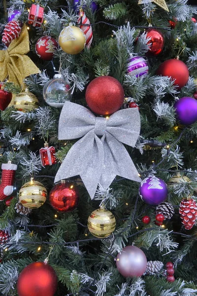 Patrón Sin Costuras Ramas Árbol Navidad Con Bolas Cerca — Foto de Stock