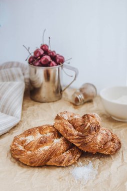 Şekerli ve tarçınlı çörek.