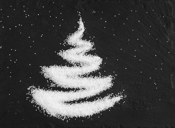 Ringa kemiği şekilli orta deniz tuzu bir taş tahtada. en üstteki görünüm