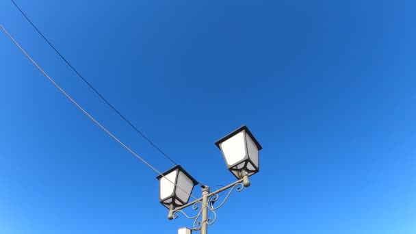 Utcai Lámpák Járdák Megvilágítására Napközben — Stock videók