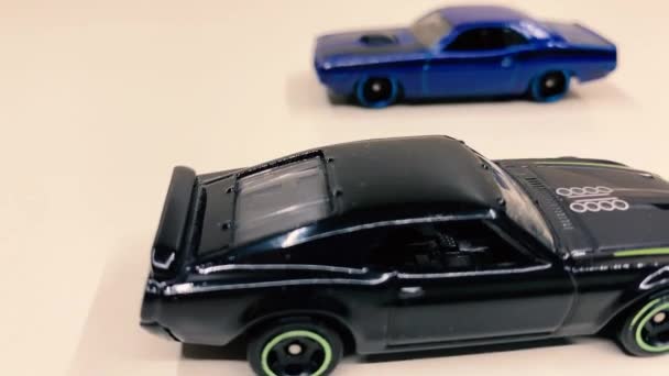 Маленькі Іграшкові Моделі Реальних Автомобілів — стокове відео