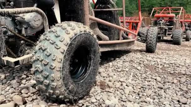 Racing Buggies High Speed Extreme Driving Hills Mud — стоковое видео