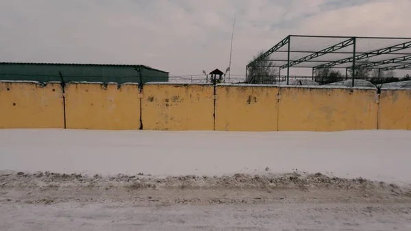 Old Soviet Prison Winter High Fence Barbed Wire Snow — Stok fotoğraf