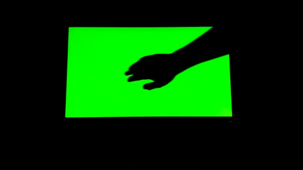 Chroma Chave Dispositivos Eletrônicos Telefone Monitor Tela Verde Mão Rolando — Vídeo de Stock