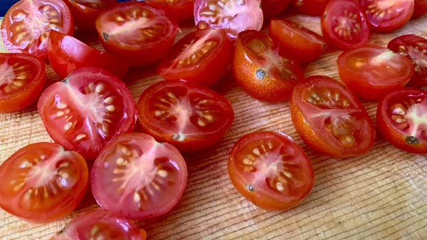 Sebzeli Zeytinyağlı Salata Pişirmek Için Salatalık Kiraz Domatesleri — Stok fotoğraf