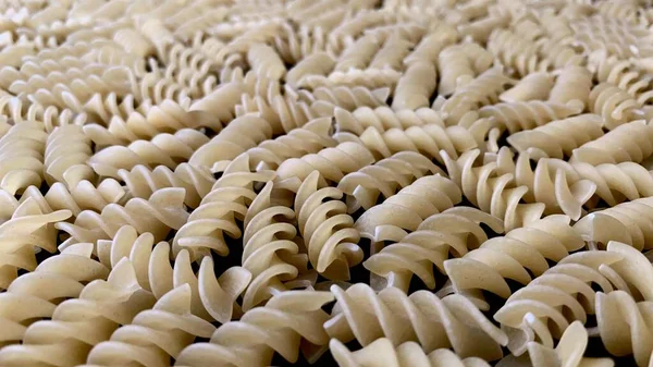 Todo Paquete Pasta Harina Durum Esparcida Encuentra Mesa Negra Del —  Fotos de Stock