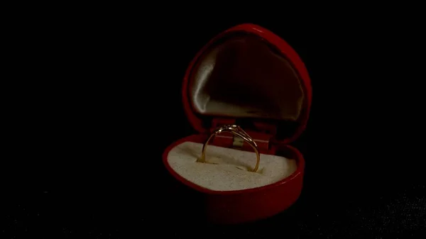 Обручальное Кольцо Красной Подарочной Коробке Предложения Руки Сердца Вашей Любимой Лицензионные Стоковые Изображения