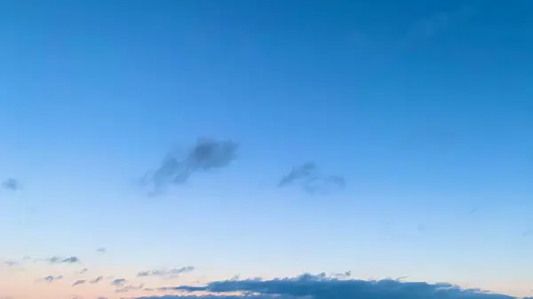 Soğuk Havada Erken Gün Batımı Cansız Ağaçlarla Kuru Dallarla Mavi — Stok fotoğraf