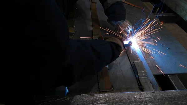 Metal Workshop Foreman Works Welding Machine Steel Billets — Stock Photo, Image