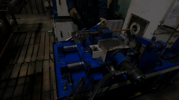 Caposquadra Dell Officina Del Metallo Lavora Con Macchina Potere Creare — Video Stock