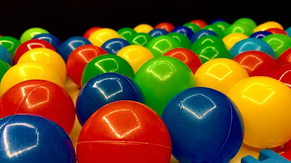 Suchy Basen Dla Dzieci Kolorowymi Plastikowymi Kulkami Gry Kolorowe Rozpryski — Zdjęcie stockowe