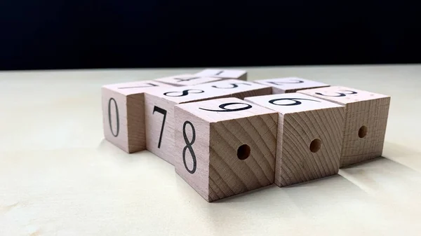 Bloki Dziecięce Drewna Numerami Opracowywania Nauczania Liczb Dzieci Dodawania Odejmowania — Zdjęcie stockowe