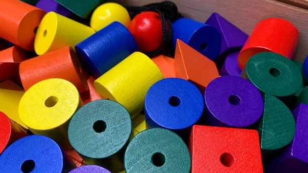 Zestaw Drewnianymi Figurami Dla Dzieci Odkrywania Kształtów Kolorów Rozwijania Umiejętności — Zdjęcie stockowe