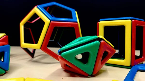 Magnetischer Mehrfarbiger Konstrukteur Für Kinder Form Geometrischer Formen Entwicklung Von — Stockfoto
