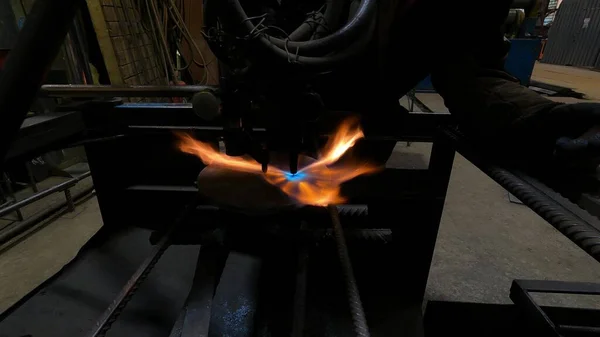 Gassnijmachine Voor Metaalsnijwerk Fabriek Master Werkt Met Een Machine Voor — Stockfoto