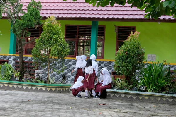 Lampung Indonesien Dezember 2021 Defokussiert Auf Grundschulkinder Die Rot Weißer — Stockfoto