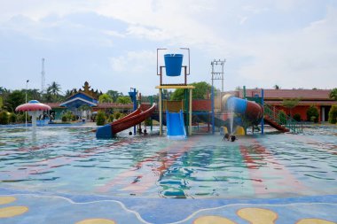 Lampung, Endonezya, 20 Şubat 2022 - Lampung Endonezya 'daki su patlaması binasının manzarası