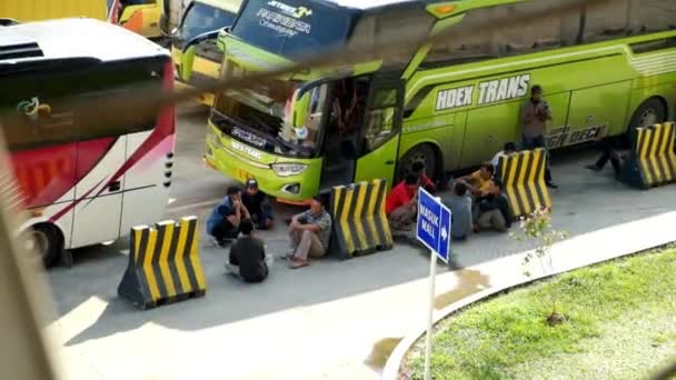 Lampung Indonésie 2022 Cestující Turistických Autobusů Čekají Trajektové Lodi Fronty — Stock video