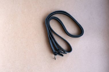 Siyah kamera kayışı, standart tasarım, ekipman gücü, destek ağırlığı, profesyonel fotoğrafçılar için, deriden yapılmış.