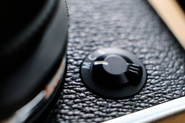 (Düğmelere seçici odaklanma) Elle ve otomatik düğme kamera kipleri