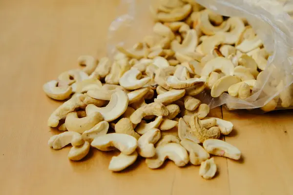 Delicious Cashew Nuts Plastic Wooden Table Top View — Stock Photo, Image