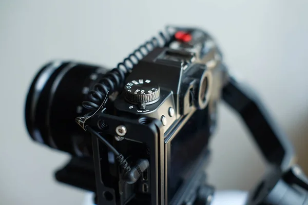 Câmera Sem Espelho Moderna Estabilizador Eixos Com Cabo Gravação Conectado — Fotografia de Stock