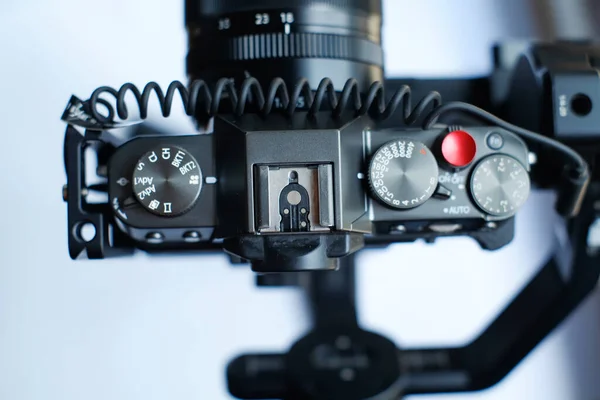 Câmera Sem Espelho Moderna Estabilizador Eixos Com Cabo Gravação Conectado — Fotografia de Stock