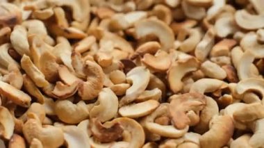 Lezzetli fındıklar genellikle pasta malzemesi olarak kullanılır.