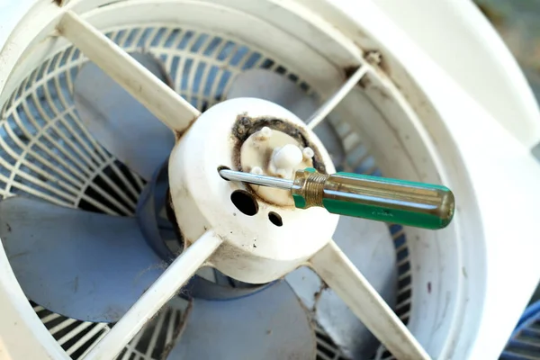 Turbina Del Ventilador Aire Acondicionado Está Limpiando —  Fotos de Stock