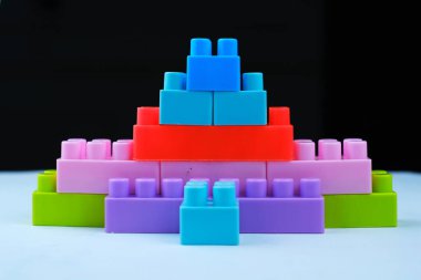 Çocuk oyuncağı plastik yapı taşları. Çocuk oyuncaklarının sökülmesi