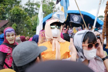 Lampung, Endonezya Mayıs 06: 2022: Sekura partisinin geleneği, yüzü süsleyen ahşap veya kumaştan yapılmış bir yüz kaplamasıdır. Sekura, Batı Lampung kökenli bir maske sanatı türüdür..