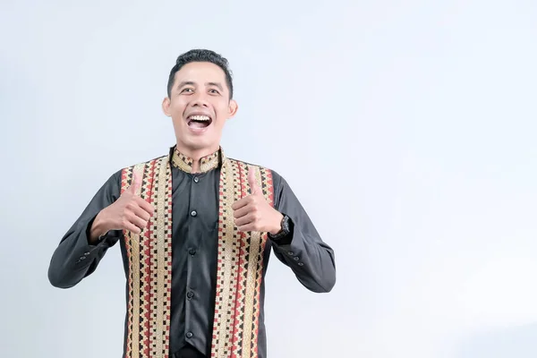 Atraktivní Asijský Muž Různými Emocemi Nosí Tkané Kombinace Typické Pro — Stock fotografie